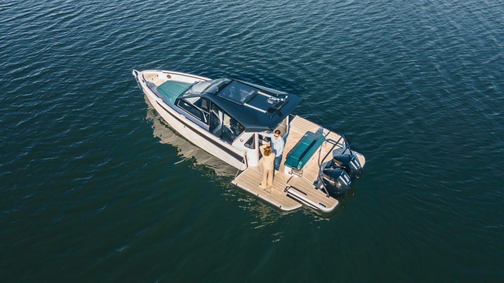 Virtue V10 Cabin utstyrt med Flexiteek