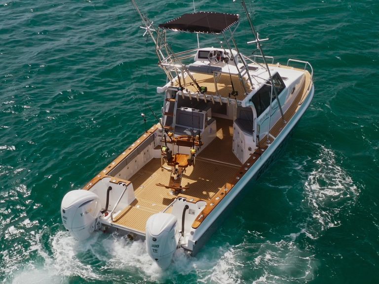 Butt Catt 970XL-båt - Teak med svart fuging - Butt Catt