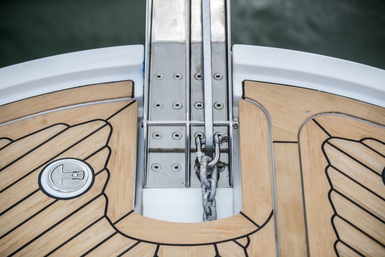 Dale 40 MBY - Utstyrt med Scrubbed med svart fuging - Dale Sailing