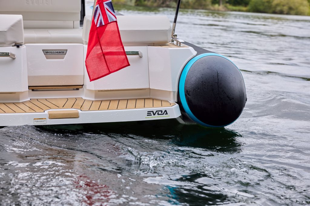 Elektrisk EvoJet 70e-badedekk - Bleached med svart fuging - Williams Jet Tenders