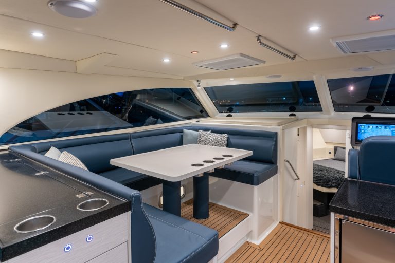 Semifly 45 innvendig - Teak med svart fuging - Dickey boats