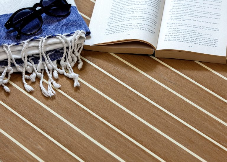Teak med hvit fuging og Relaxing - Flexiteek International Ltd