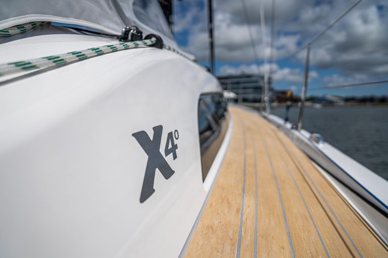 X-Yachts 40 - Scrubbed med grå fuging - X-yachts