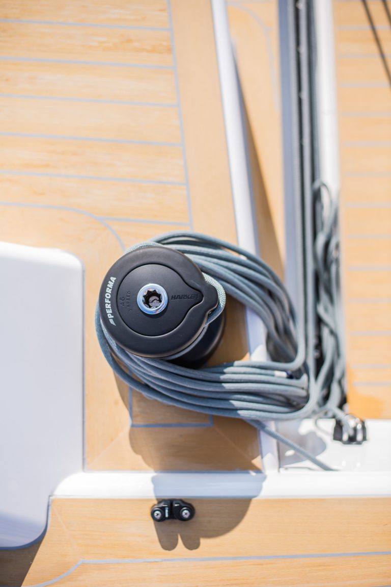X-Yachts X46-detaljer - Scrubbed med grå fuging - X Yachts