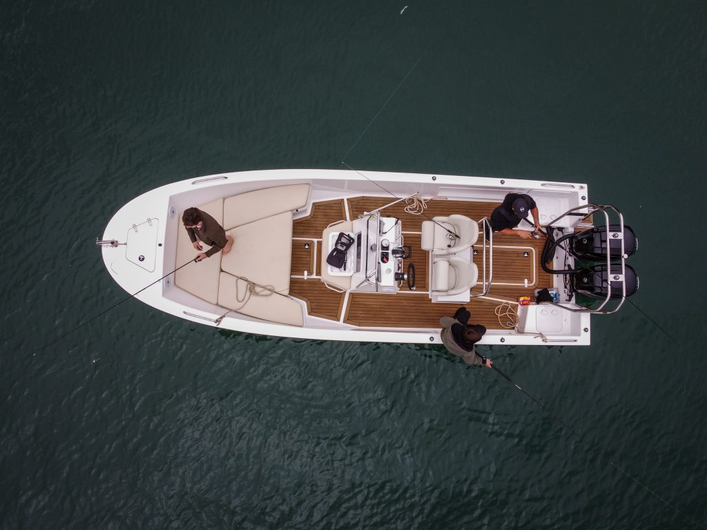 Fusion Power Boat - Met Walnut en zwart kitwerk - Fusion Power Boat