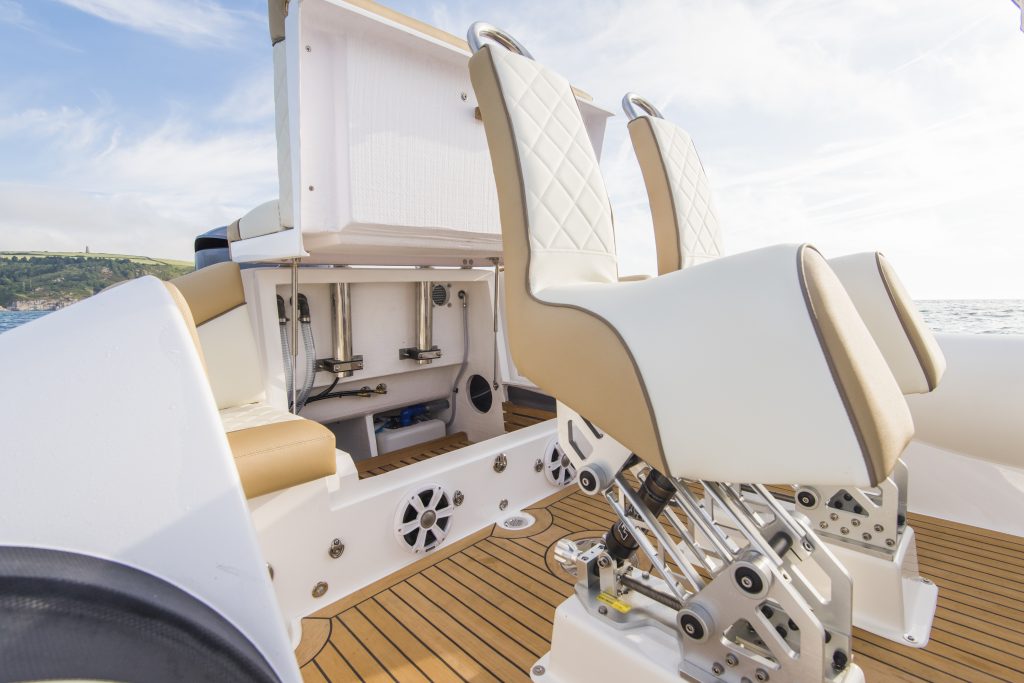 Ribeye Prime 821 achterboot - Teak met zwart breeuwwerk - Ribeye