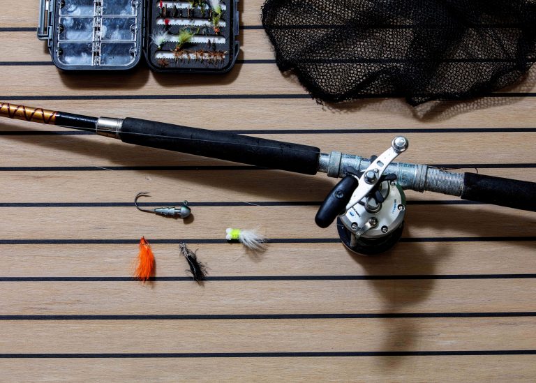 Bleached z czarną uszczelką i knagą - Flexiteek International Ltd