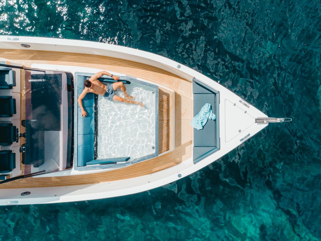 De Antonio Yacht D50 - Scrubbed białym uszczelniaczem - De Antonio