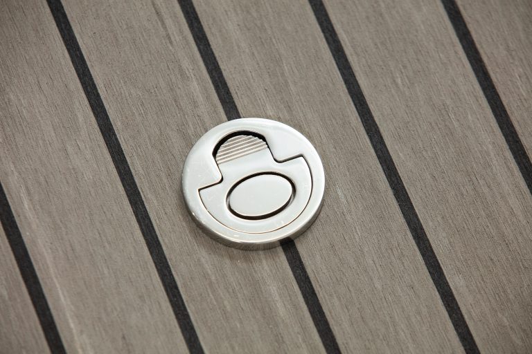 Vintage z czarną uszczelką i knagą - Flexiteek International Ltd