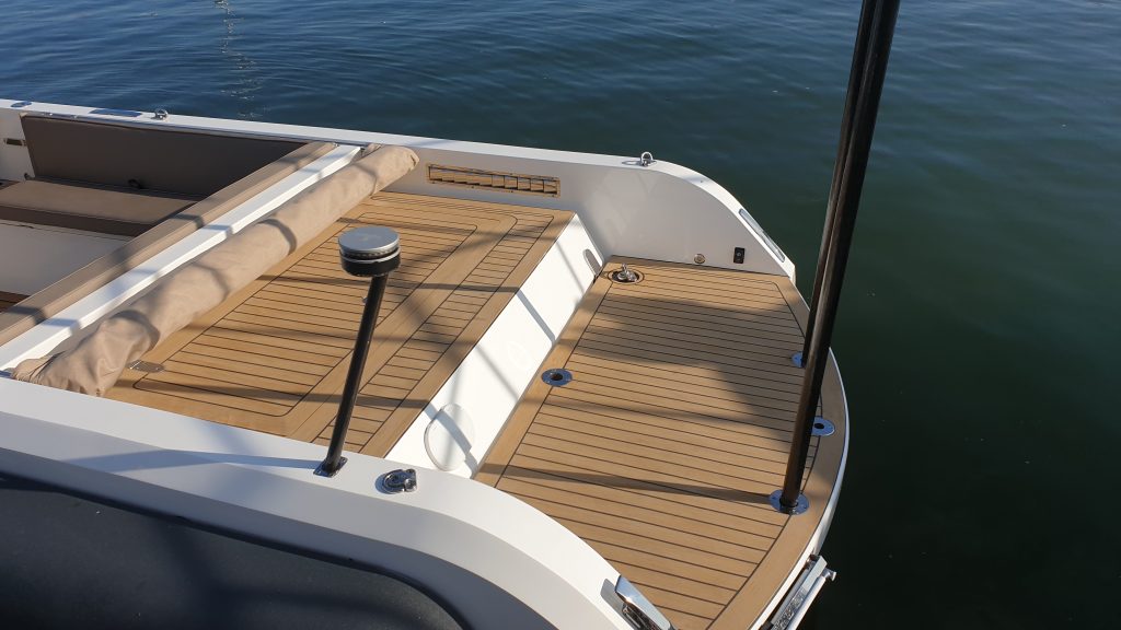 RIB-X utrustad med Flexiteek