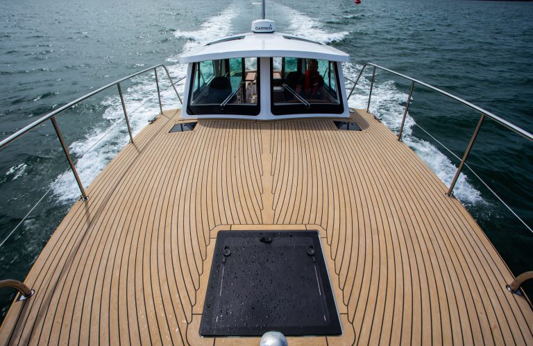 DALE 37 Valegro - Scrubbed med svart fogmassa - Dale Sailing