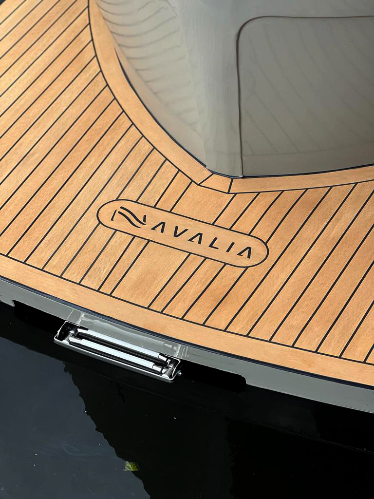 Navalia CNC - Teak med svart fogning - Navalia