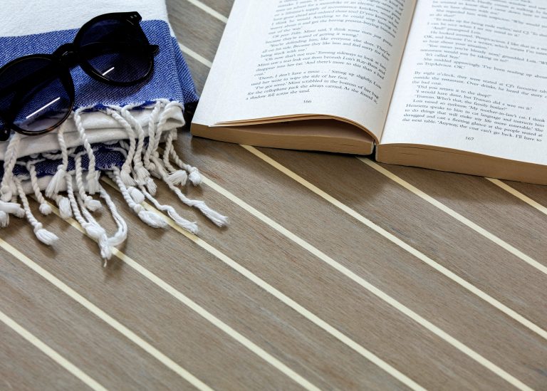 Weathered med vit fogmassa och avkoppling - Flexiteek International Ltd