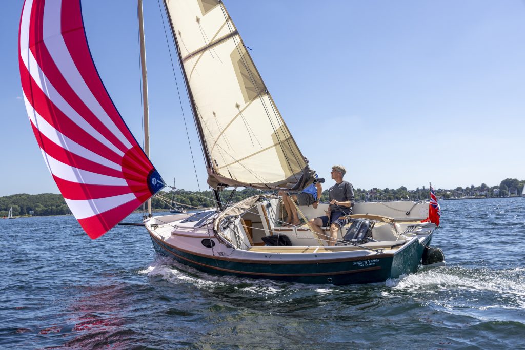 海湾巡洋舰, Swallow Yachts