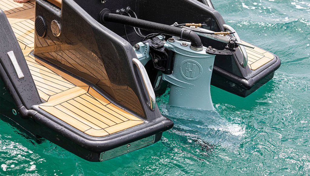 使用干净的淡水 - Magonis Electric Boats - 保养 Flexiteek 甲板
